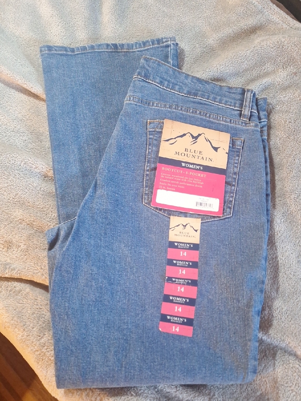 NWT Bootcut Jeans in Medium Blue